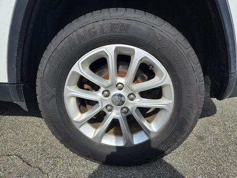 Used 2016 Jeep Grand Cherokee Laredo w/ Quick Order Package 23E image 10