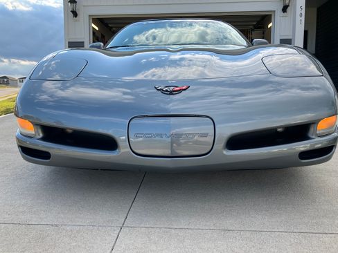 Used 2004 Chevrolet Corvette Coupe w/ Roof Package RWD image 5