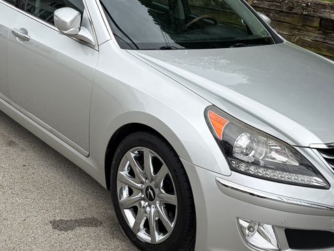 Used 2013 Hyundai Equus Signature RWD image 2