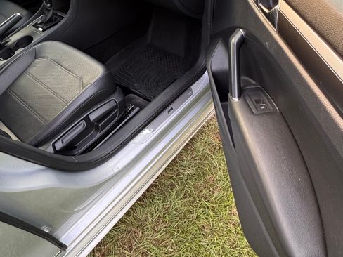 Used 2017 Volkswagen Passat 1.8T R-Line image 8