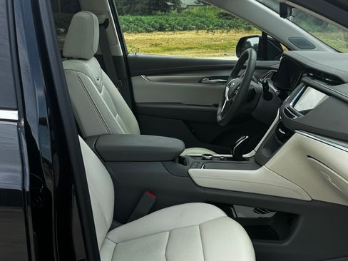 Used 2025 Cadillac XT5 Premium Luxury w/ Technology Package FWD image 16