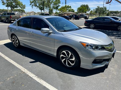 Used 2017 Honda Accord EX-L image 8