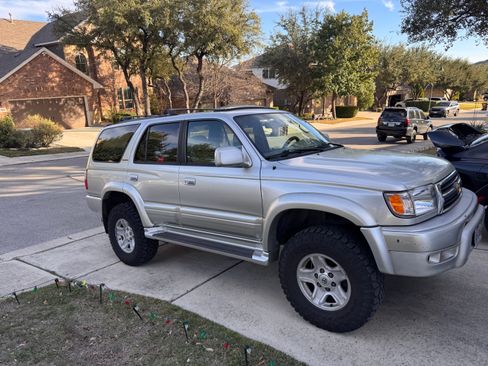 Used 2000 Toyota 4Runner Limited image 5