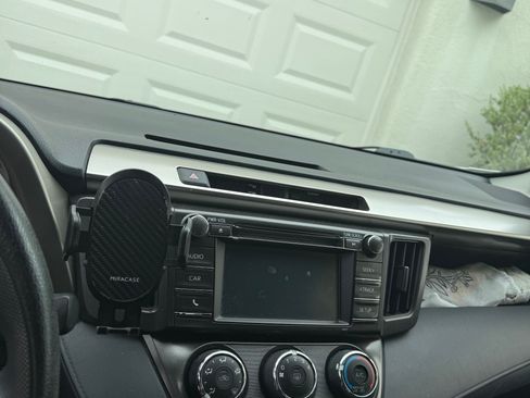 Used 2015 Toyota RAV4 LE AWD/4WD image 8