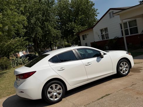 Used 2017 MAZDA MAZDA3 Sport FWD image 10
