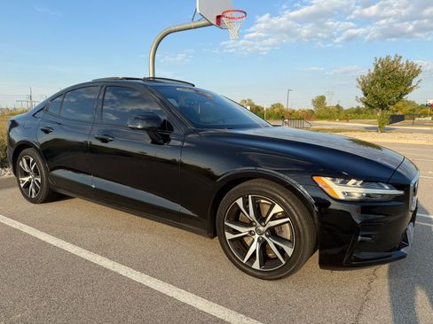 Used 2019 Volvo S60 T6 R-Design image 4