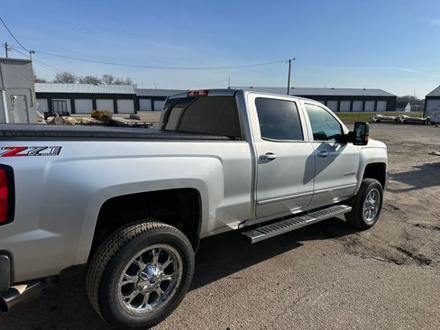 Used 2018 Chevrolet Silverado 2500 LT w/ LT Plus Package image 4