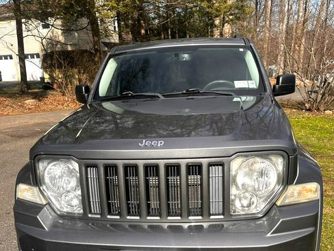 Used 2012 Jeep Liberty Sport image 1