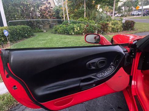 Used 2000 Chevrolet Corvette Convertible 2D w/ Memory Pkg image 19