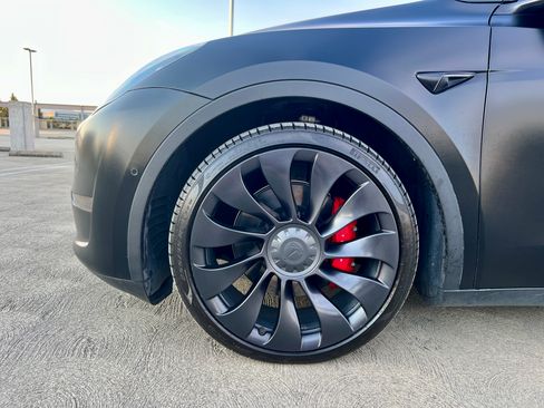 Used 2022 Tesla Model Y Performance image 11