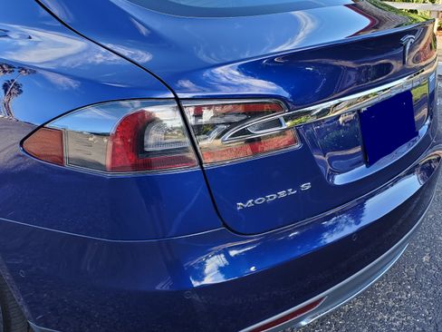 Used 2015 Tesla Model S 70 image 14