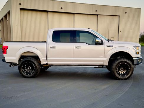 Used 2017 Ford F150 Lariat image 2