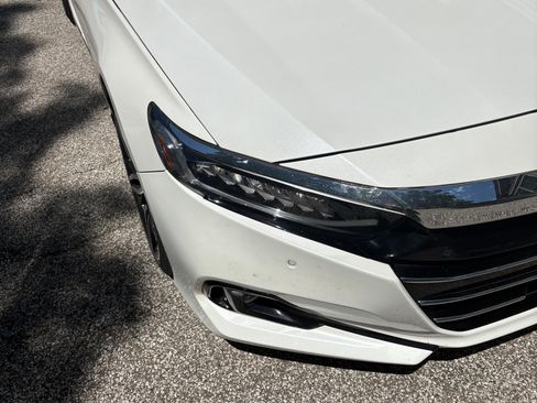 Used 2021 Honda Accord Touring image 11
