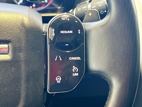 Used 2020 Land Rover Discovery HSE image 13