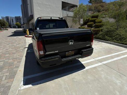 Used 2017 Honda Ridgeline Black Edition image 5