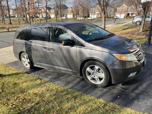 Used 2013 Honda Odyssey Touring Elite image 12