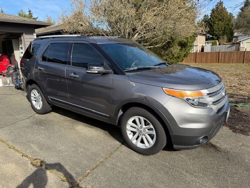 Used 2014 Ford Explorer XLT w/ Equipment Group 202A image 11