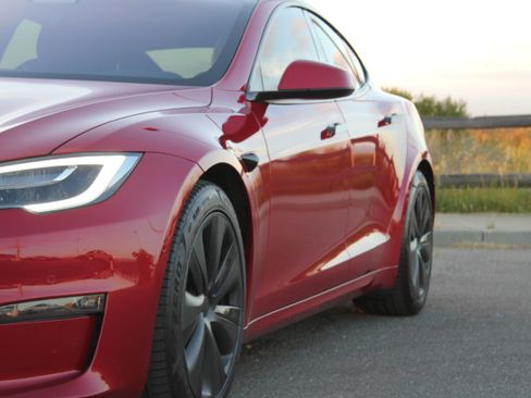 Used 2021 Tesla Model S Plaid image 8