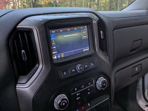 Used 2019 GMC Sierra 1500 4x4 Crew Cab w/ Convenience Package image 14