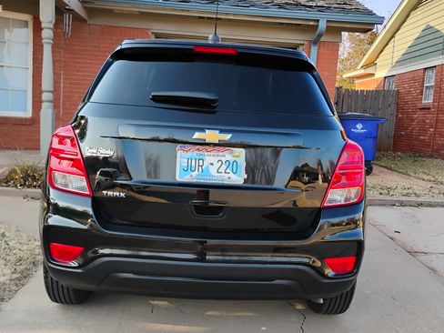 Used 2021 Chevrolet Trax LS w/ Tint and Cruise Package image 5