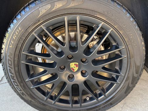 Used 2017 Porsche Cayenne S image 12