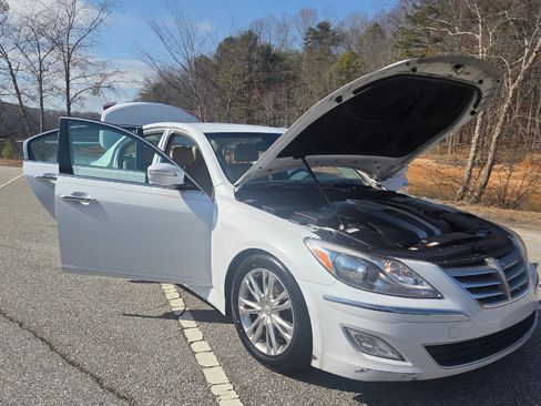 Used 2014 Hyundai Genesis 3.8 image 22