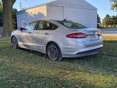Used 2017 Ford Fusion SE w/ Fusion SE Technology Package image 6