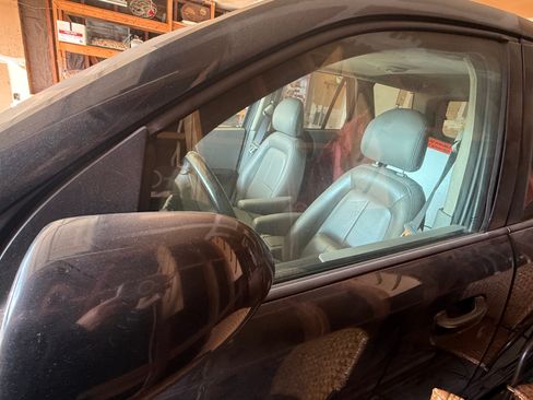 Used 2004 Saturn Vue AWD V6 w/ Red Line Performance Pkg image 4