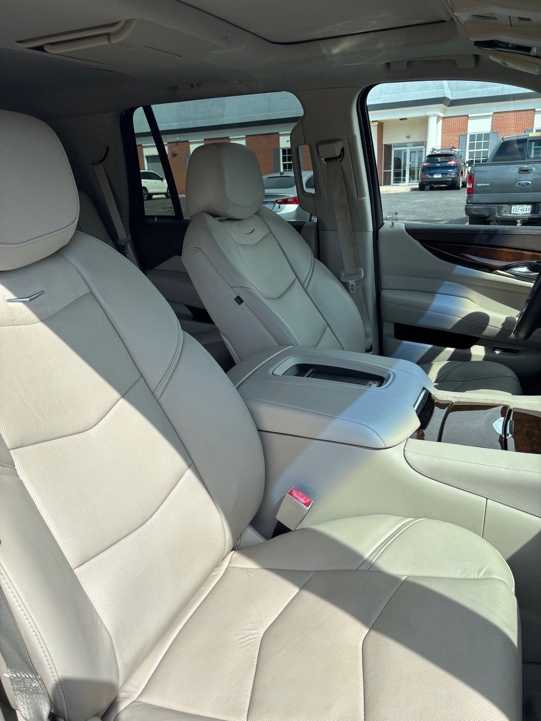Used 2017 Cadillac Escalade Premium Luxury AWD/4WD image 14