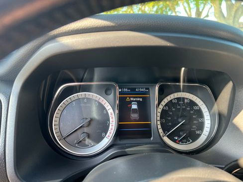 Used 2019 Nissan Titan SV w/ SV Convenience Package image 16