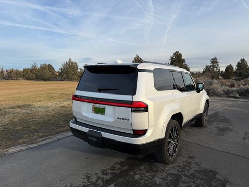 Used 2024 Lexus GX 550 w/ Accessory Package (Z1) image 9