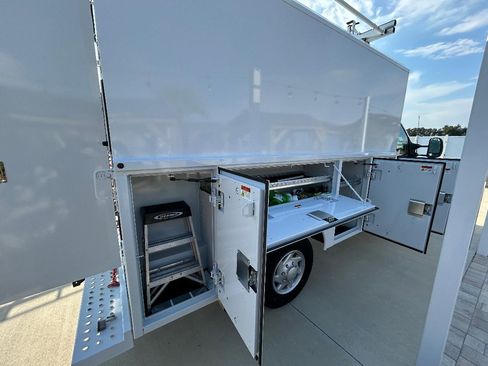 Used 2024 Ford E-350 and Econoline 350 Super Duty w/ Power Windows & Locks Group image 12
