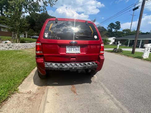 Used 2010 Ford Escape XLS FWD image 2
