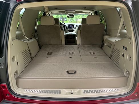 Used 2015 GMC Yukon Denali w/ Premium Package image 9