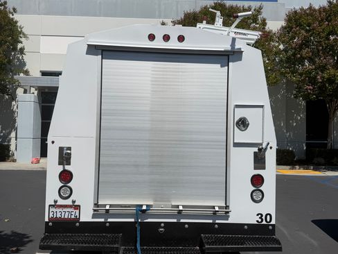 Used 2023 Ford E-350 and Econoline 350 Super Duty w/ Power Windows & Locks Group RWD image 4