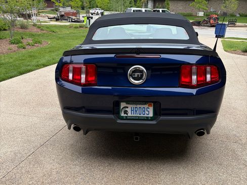 Used 2011 Ford Mustang GT Premium w/ Electronics Pkg RWD image 8