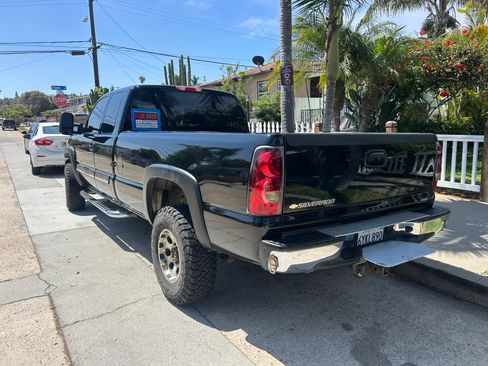 Used 2006 Chevrolet Silverado 2500 LT w/ Heavy-Duty Power Package AWD/4WD image 4