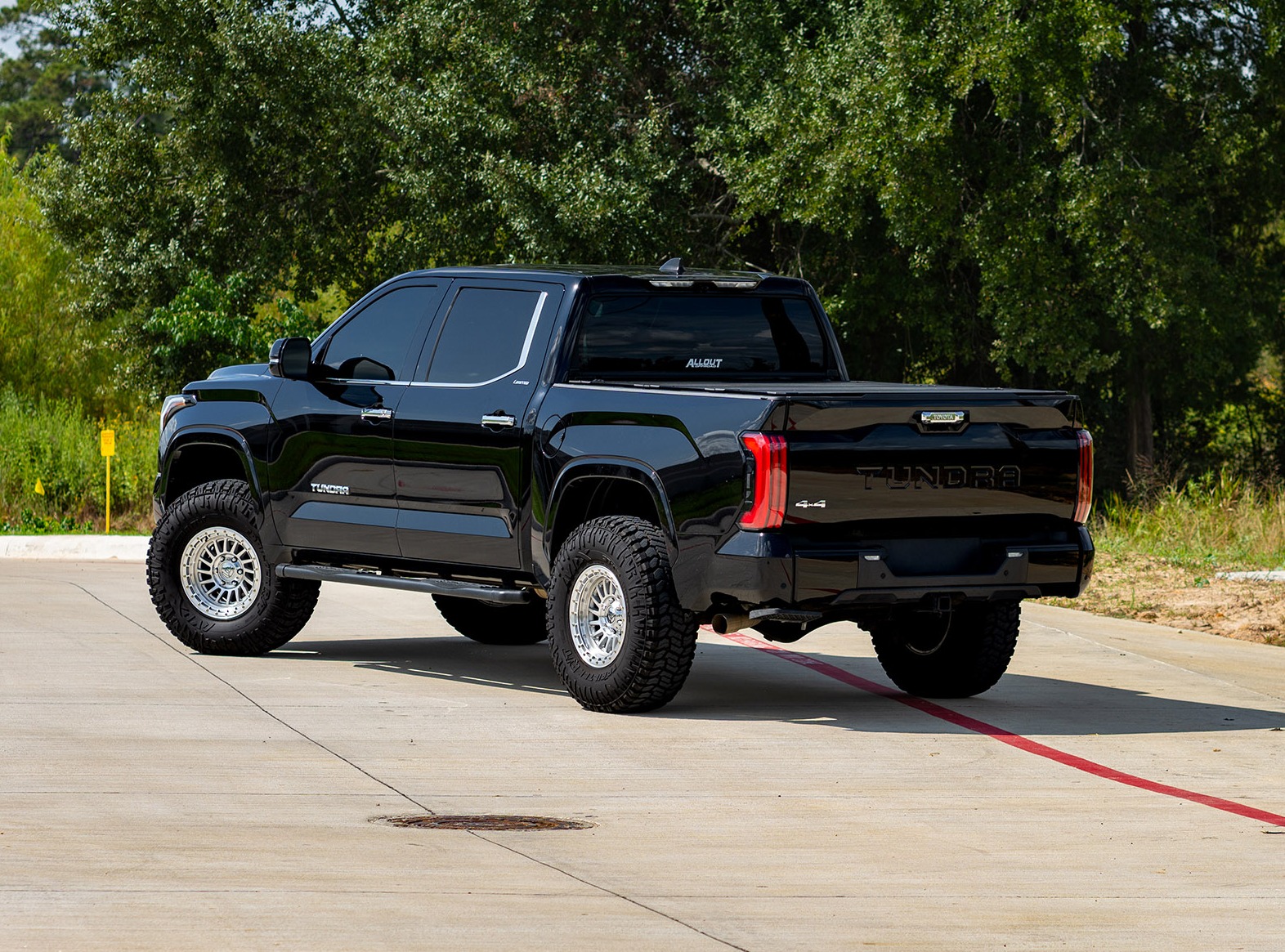 Used 2024 Toyota Tundra Limited AWD/4WD image 2