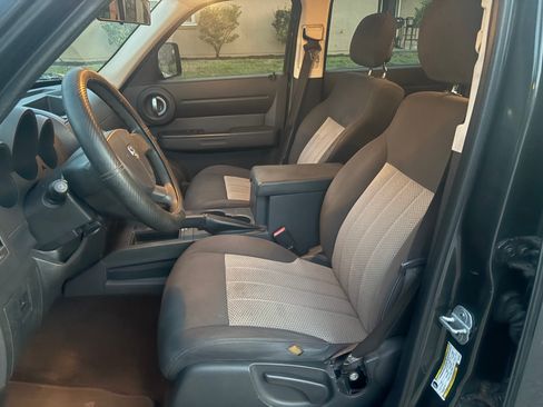 Used 2010 Dodge Nitro Heat w/ Chrome Accents Group image 6