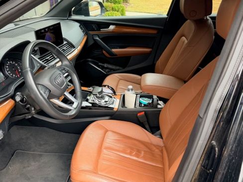 Used 2021 Audi Q5 2.0T Premium w/ Convenience Package image 8