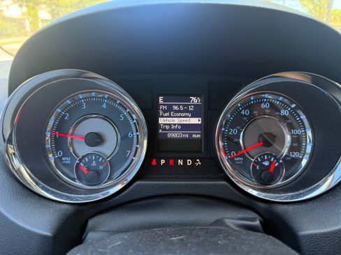 Used 2011 Chrysler Town & Country Touring image 10