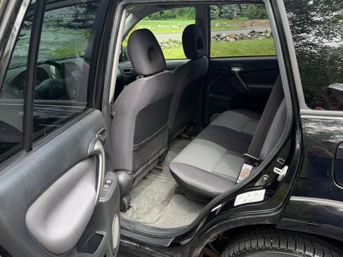 Used 2004 Toyota RAV4 4WD w/ "L" Pkg image 13