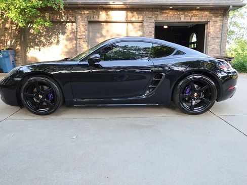 Used 2018 Porsche 718 Cayman image 1