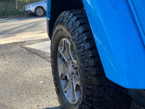 Used 2018 Jeep Wrangler Unlimited Rubicon w/ Connectivity Group image 6