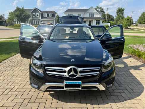 Used 2019 Mercedes-Benz GLC 300 4MATIC image 1