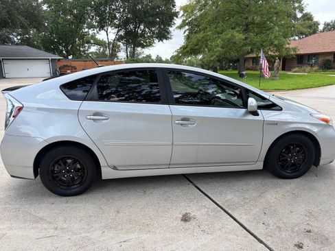 Used 2014 Toyota Prius Three FWD image 9