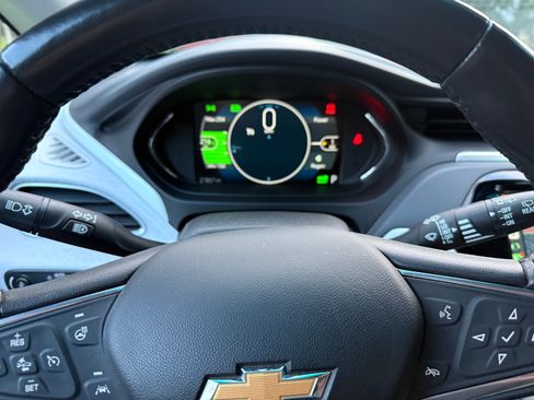 Used 2020 Chevrolet Bolt LT FWD image 9