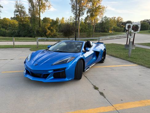 Used 2025 Chevrolet Corvette E-Ray AWD/4WD image 9