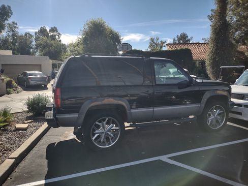 Used 1999 Chevrolet Tahoe 4WD 2-Door w/ Preferred Equipment Group image 6