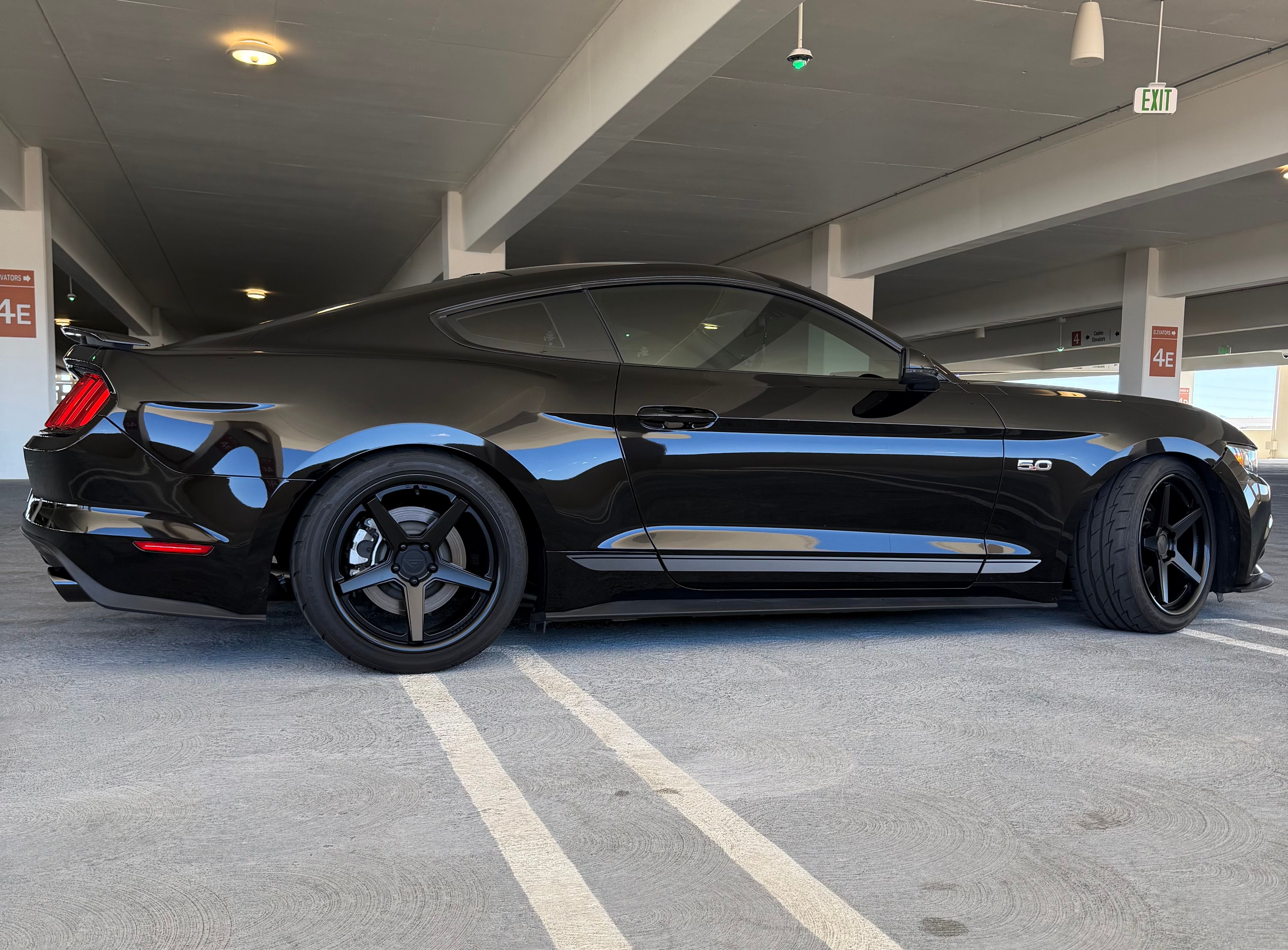 Used 2016 Ford Mustang GT Premium w/ Equipment Group 401A RWD image 2